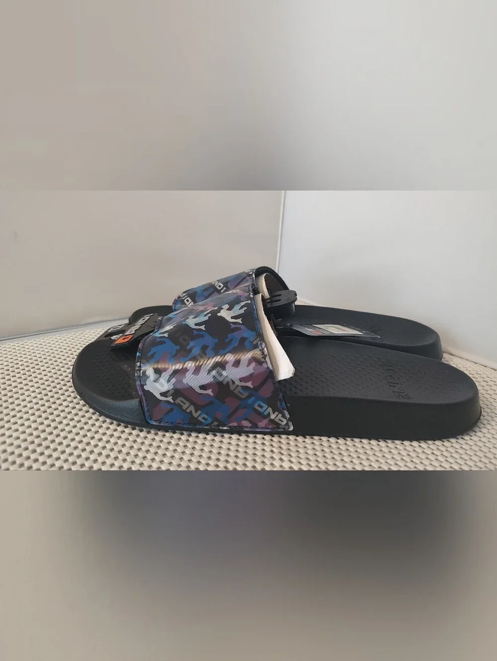 AND1 Men's Size 12 Slippers, Slip Ons, Sandals, Shoes NWT Lenticular Logo